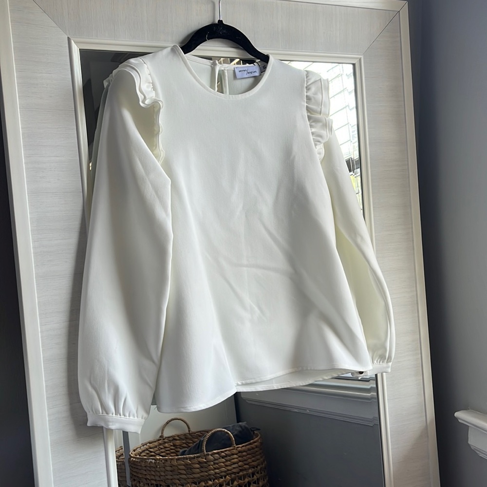 NWT French Atelier Seven August Ruffle Blouse